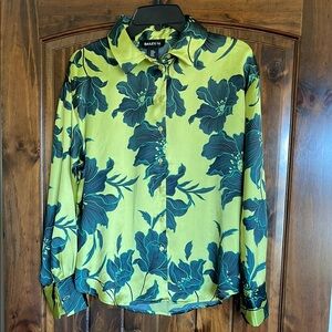 BAILEY 44 ladies button down blouse in green and black in a botanical print.